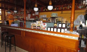 Bar-bodega con terraza de 40 m2 Vender local comercial