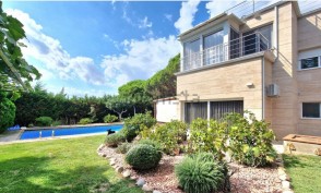 Magnifica casa en Condado de jaruco Vender casa